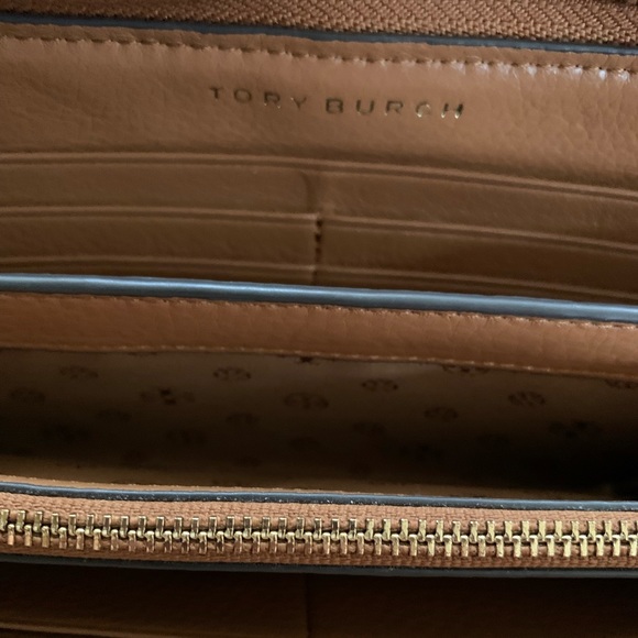 TORY BURCH Thea Multi-Gusset Zip
Continental Wallet - Picture 4 of 10